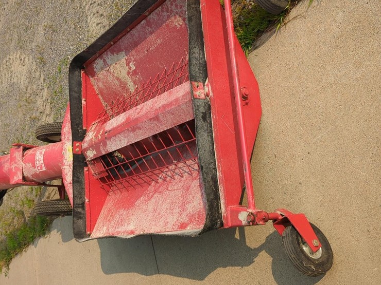farm-king-swing-auger,-9',-4'x4'-loading-auger-image-2
