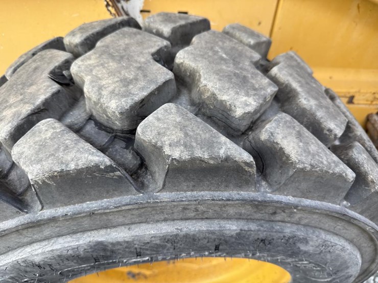 2008-deere-320-image-49