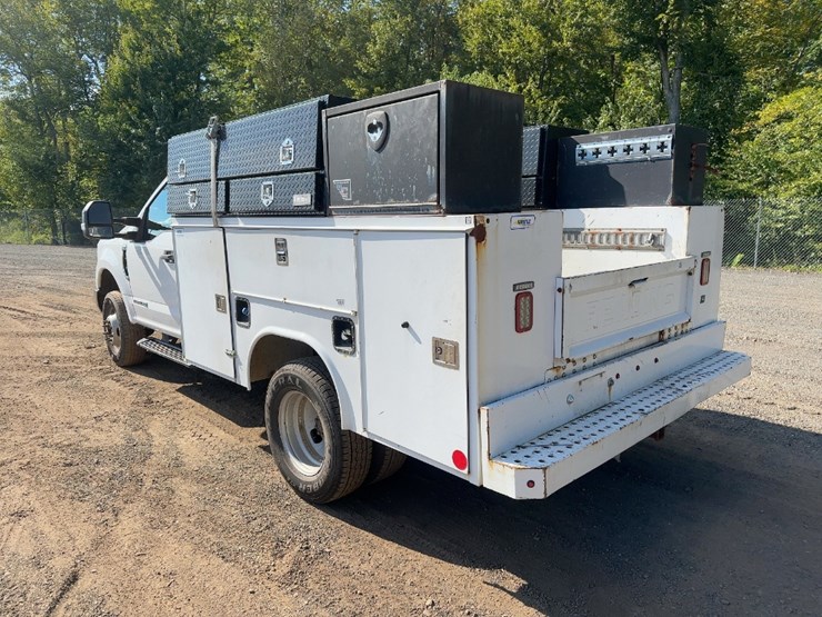 2017-ford-f350-xl-image-3
