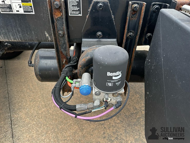 2016-kenworth-t440-image-16