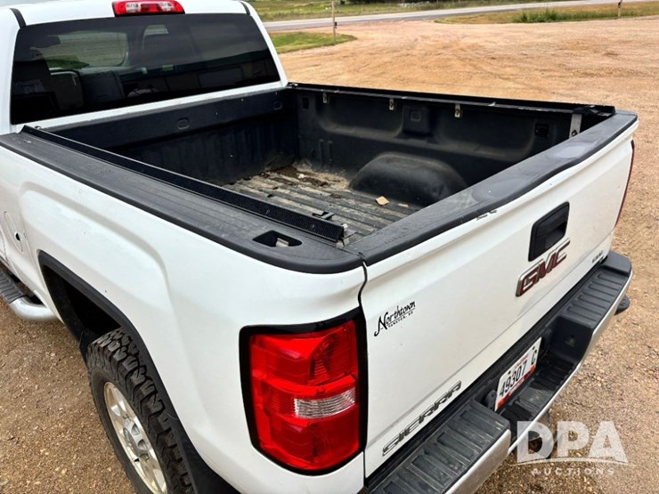 2015-gmc-sierra-2500hd-image-35