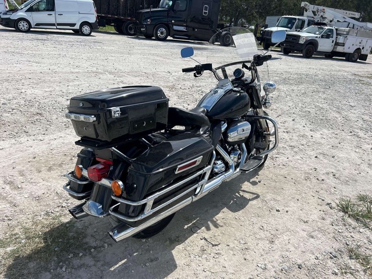2021-harley-davidson-flhp-motorcycle-image-3
