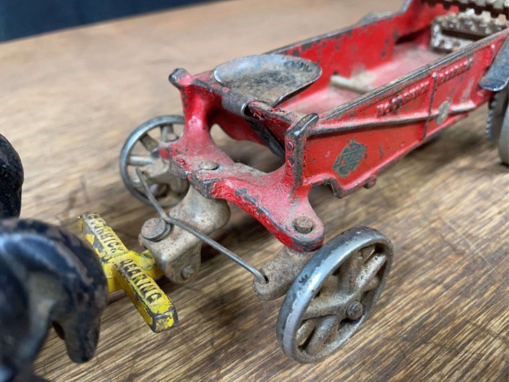 1/16-mccormick-deering-spreader-arcade-image-12