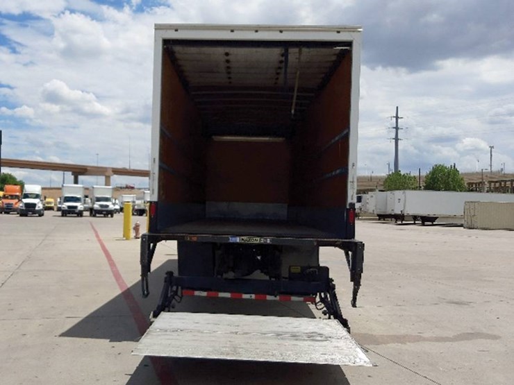 2018-freightliner-m2-106-business-class-image-3