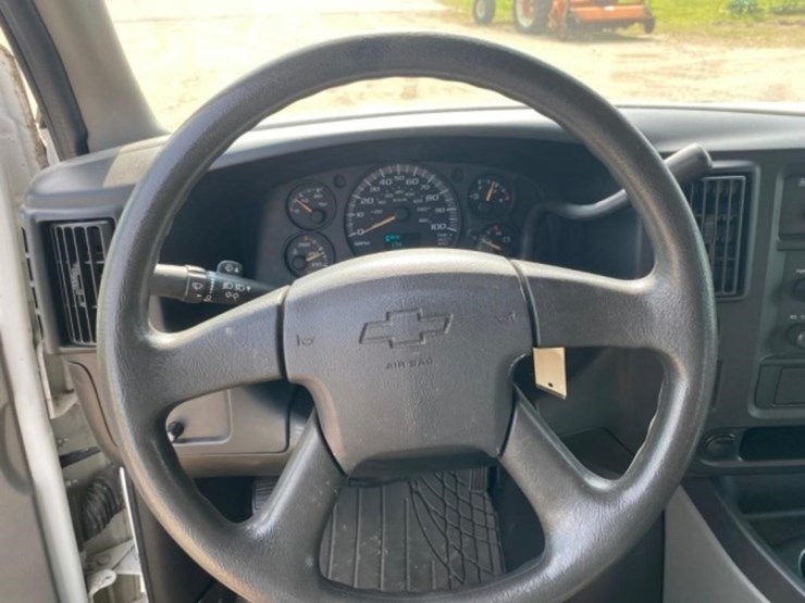 2004-chevy-express-van,-waldoch-crafts-edition,-image-40