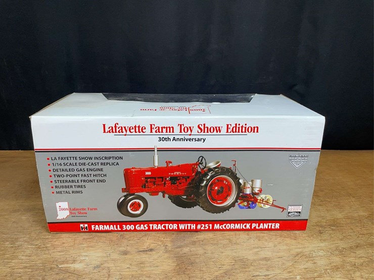 1/16-farmall-300-w/planter-2008-lafayette-nib-sc-image-6