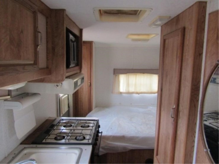1992-layton-model-2000,bumper-pull-camper,2-doors-image-66