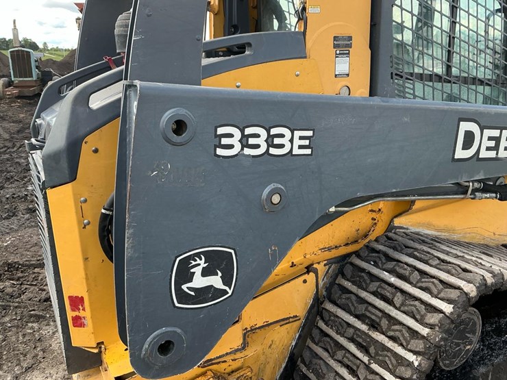 2014-deere-333e-image-33