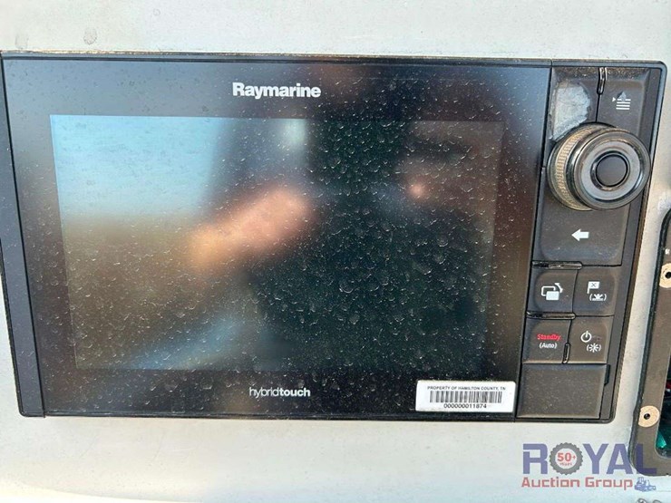 2007-boston-whaler-boat-w/-dual-200hp-mercury-optimax-image-26