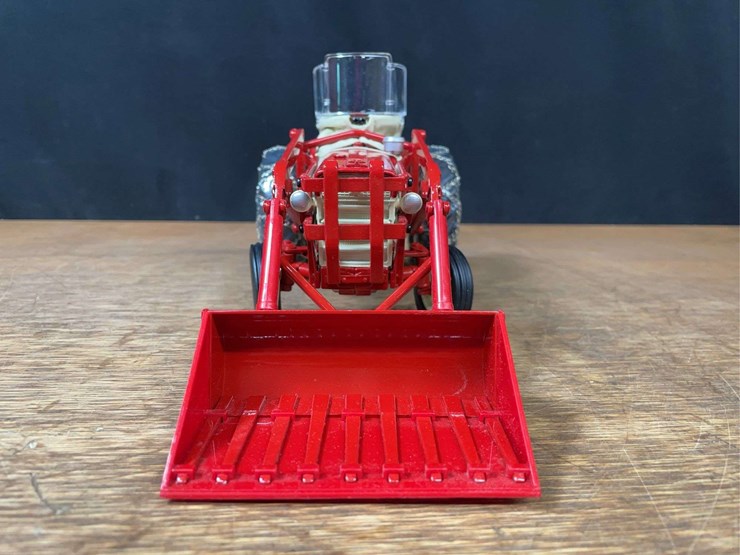 1/16-ih-460-2009-red-power-nib-ertl-image-11