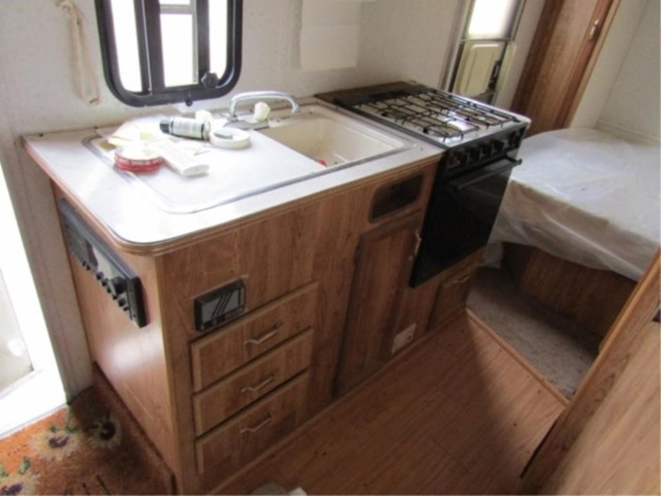 1992-layton-model-2000,bumper-pull-camper,2-doors-image-41