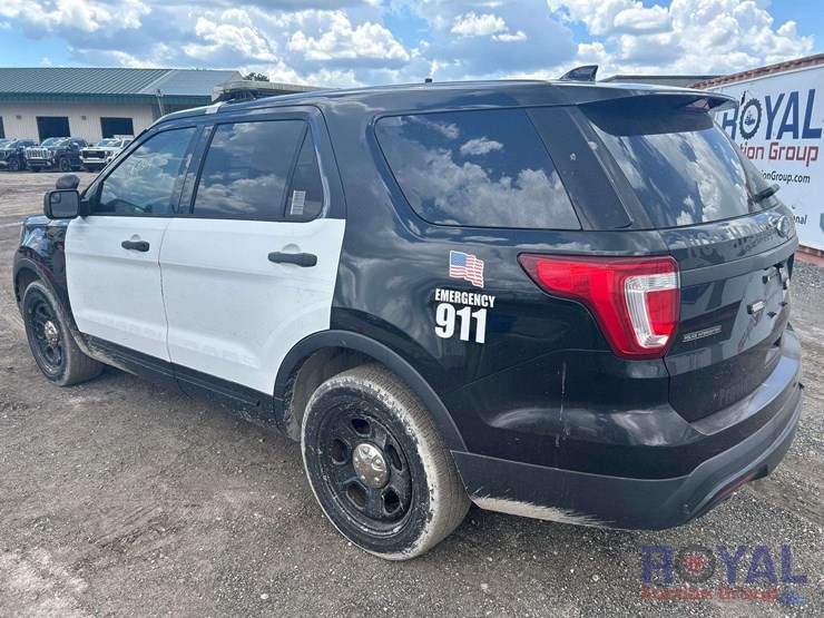 2016-ford-explorer-image-3