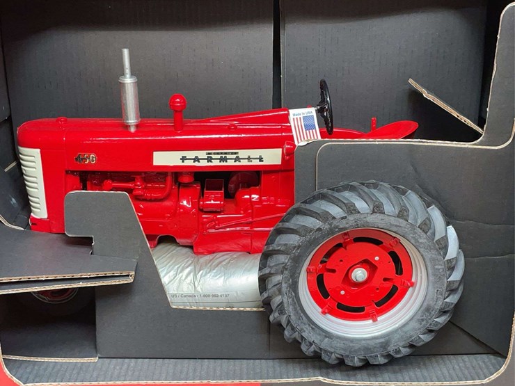 1/8-farmall-450-nib-sm-image-3