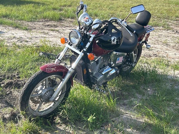 1999-honda-vt1100c-motorcycle-image-1