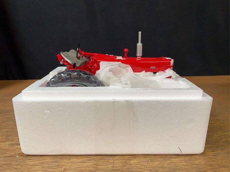 1/16-farmall-400-precision-nib-ertl-image-5