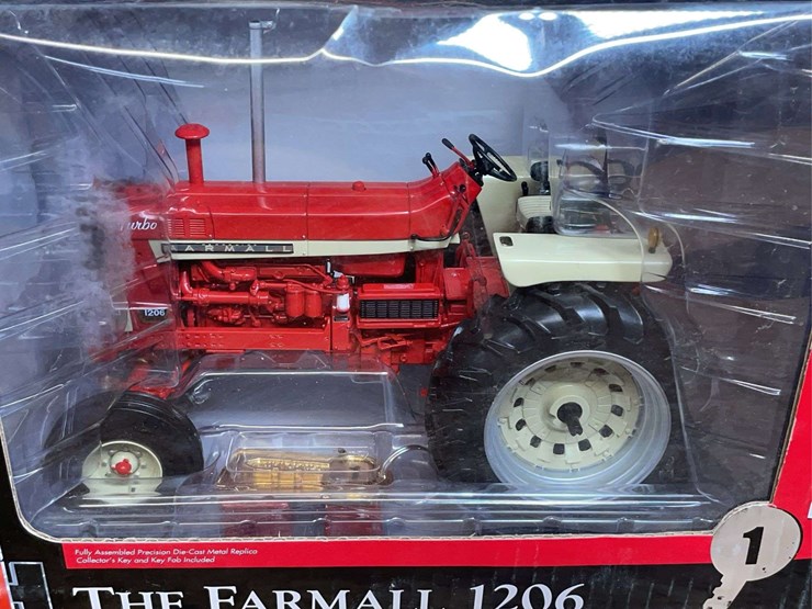 1/16-farmall-1206-precision-key-nib-ertl-image-2