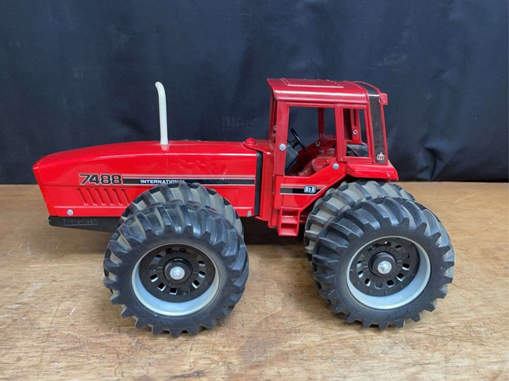 1/16-ih-7488-1984-special-edition-ertl-image-2
