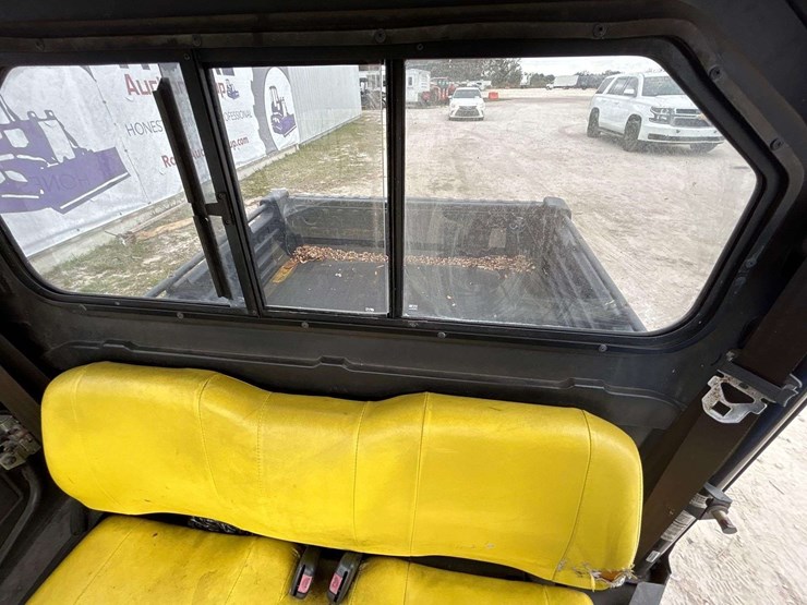 2017-john-deere-gator-image-23