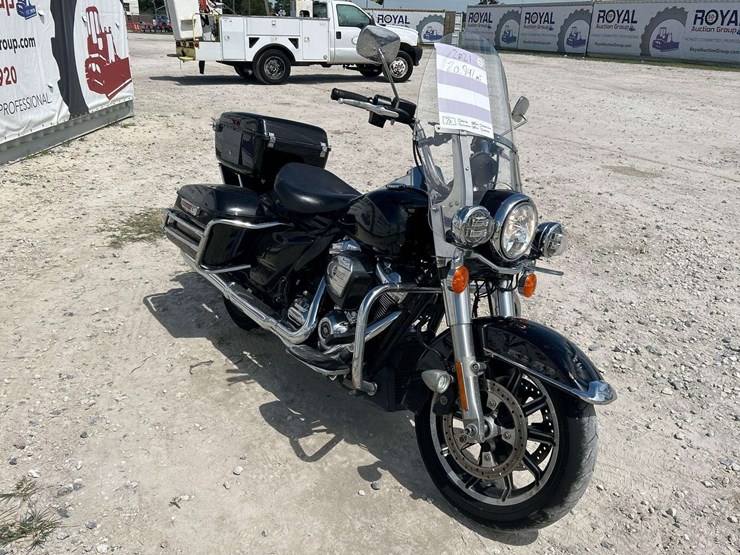 2021-harley-davidson-flhp-motorcycle-image-2