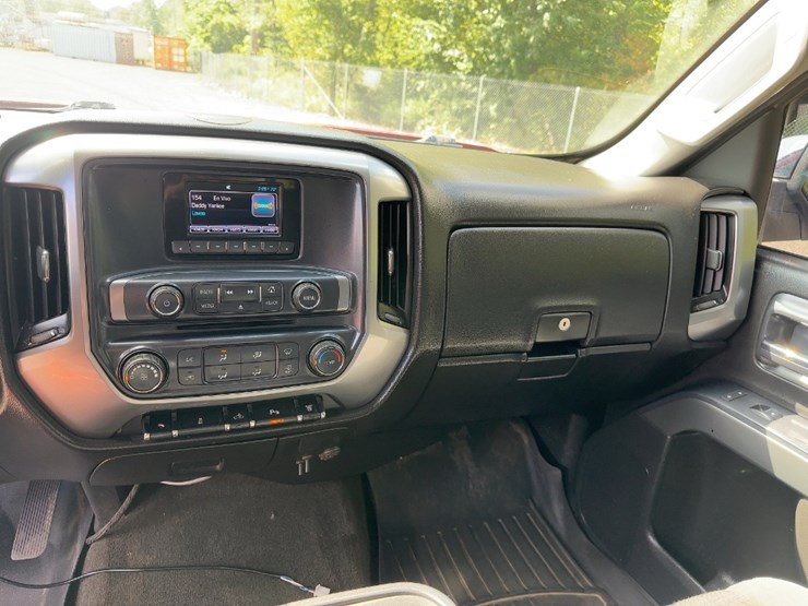 2015-chevrolet-silverado-2500hd-image-21