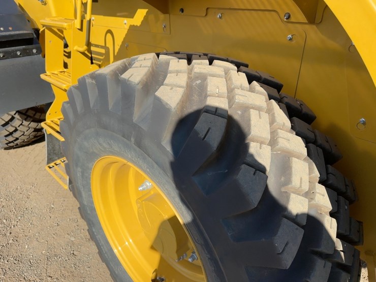 2022-caterpillar-910-image-15