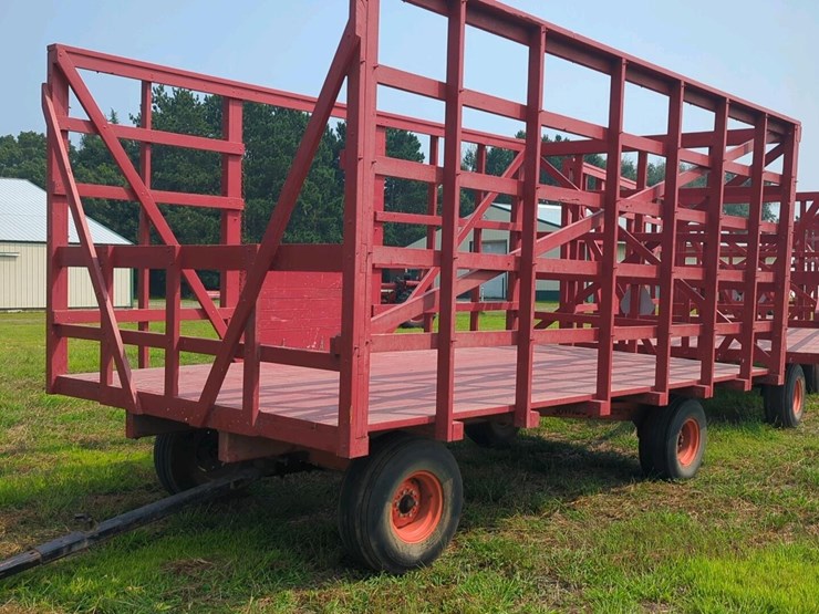 wooden-bale-kicker-rack-wagon-with-jumbo-10-ton-wagon
(stored-inside)-image-7