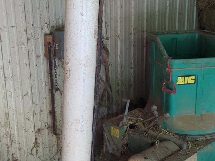 wic-electric-bedding-chopper
wic-jic-electric-bedding-/-silage-chopper/blower-with-hopper-and-blower-pipe-image-4