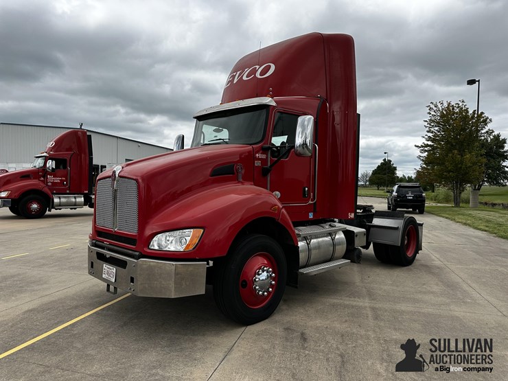 2012-kenworth-t440-image-1