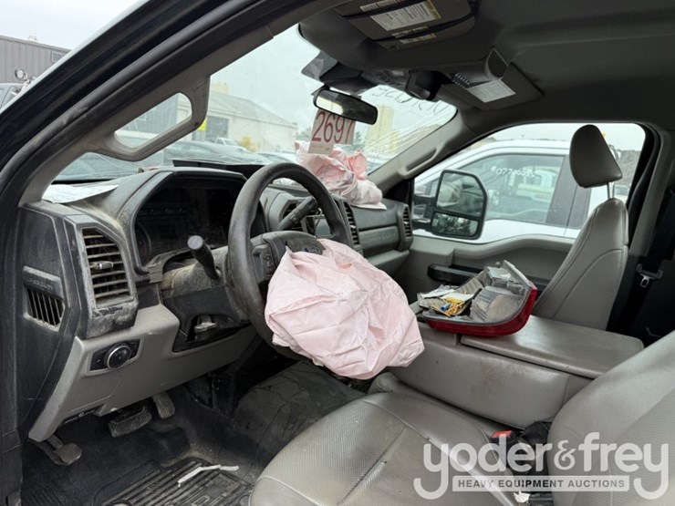 2020-ford-f250-xl-image-8
