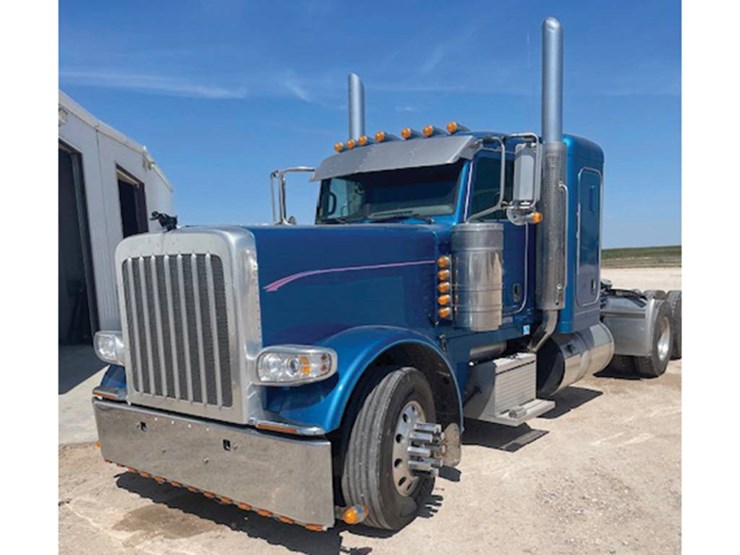 2018-peterbilt-389-image-1