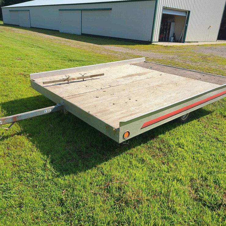 Sport Utility Trailer with Tilt Bed