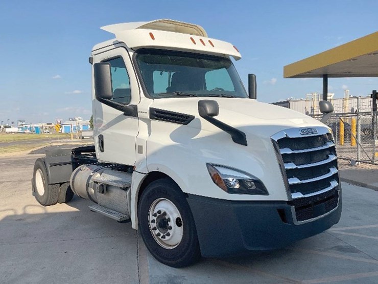 2019-freightliner-cascadia-126-image-1