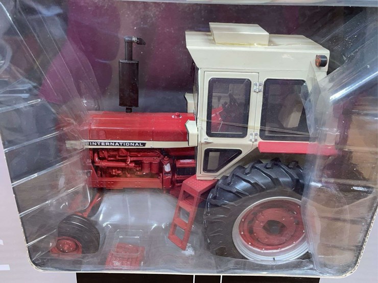 1/16-ih-856-precision-elite-nib-ertl-image-7
