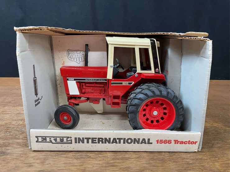 1/16-ih-1586-ertl-image-1