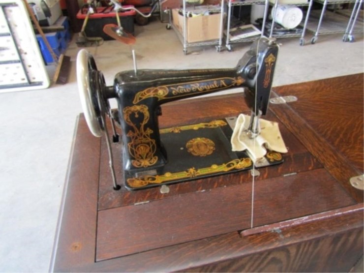 illionois-sewing-machine-co.-new-royal-a-sewing-image-10