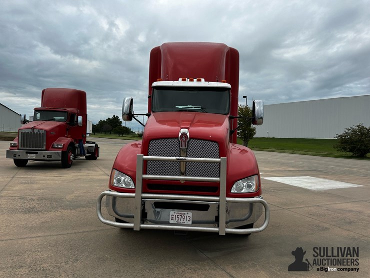2016-kenworth-t440-image-2