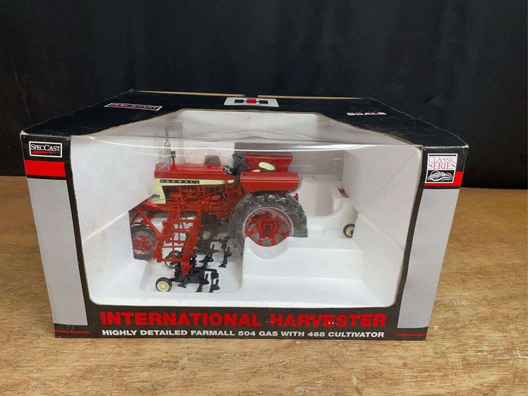 1/16-farmall-504-w/cultivators-nib-sc-image-1