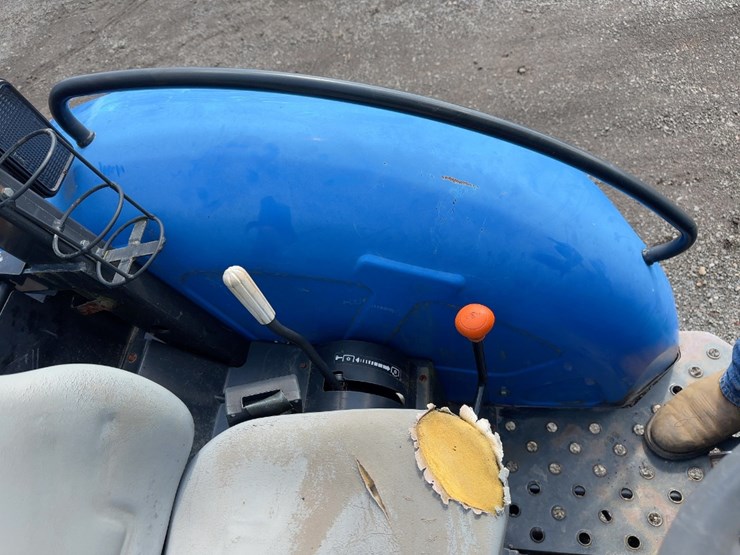new-holland-workmaster-70-image-16
