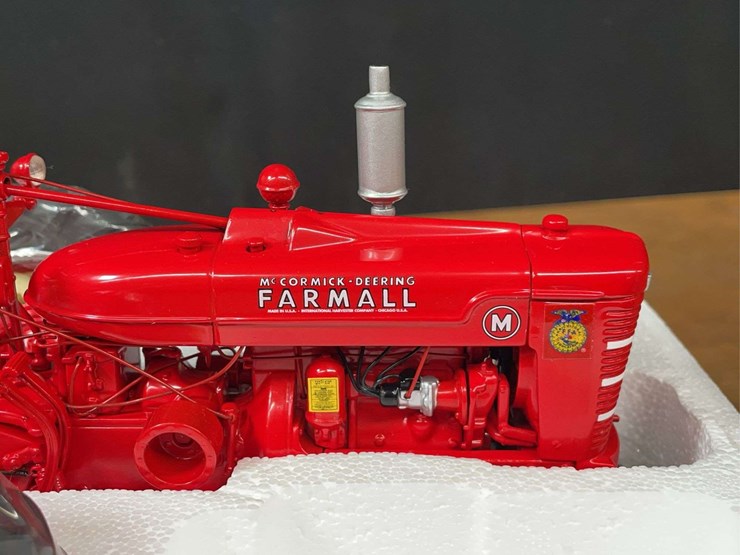 1/16-farmall-m-50-years-ffa-precision-nib-ertl-image-12