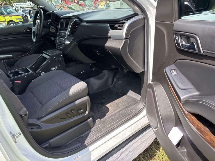 2016-chevrolet-tahoe-image-14