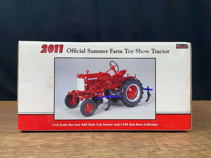 1/16-farmall-cub-w/cultivator-2011-sfts-nib-sc-image-4