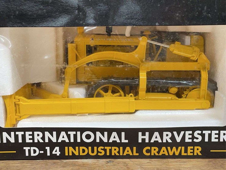 1/16-ih-td-14-industrial-crawler-nib-sc-image-2
