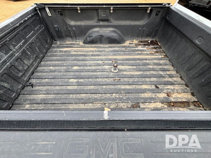 2015-gmc-sierra-2500hd-image-40