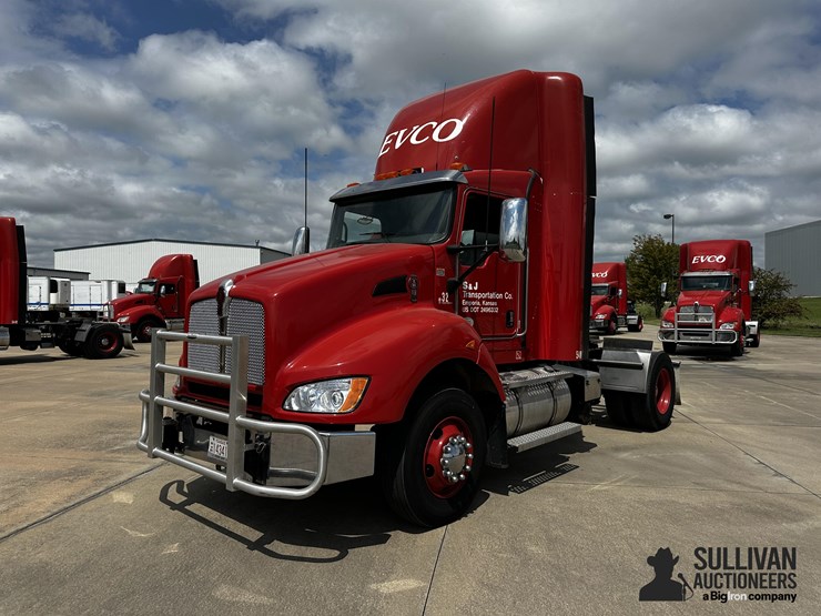 2015-kenworth-t440-image-1