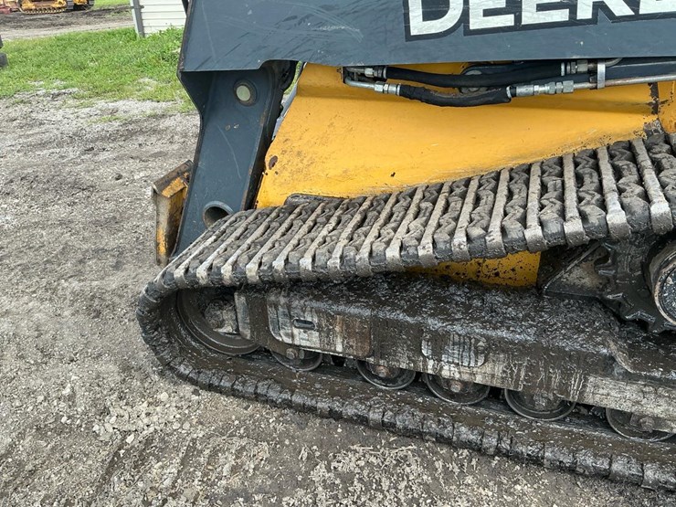 2014-deere-333e-image-27