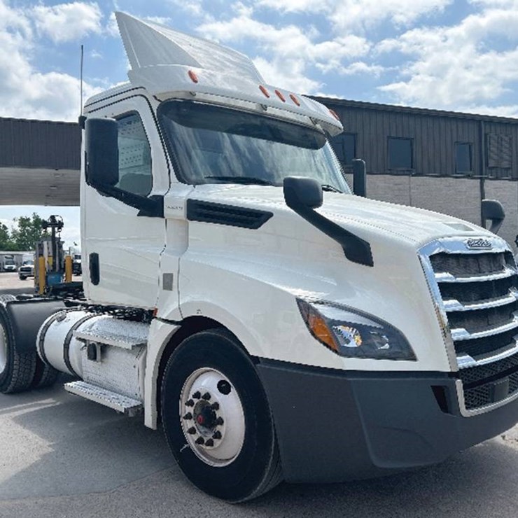 2020 FREIGHTLINER CASCADIA 126
