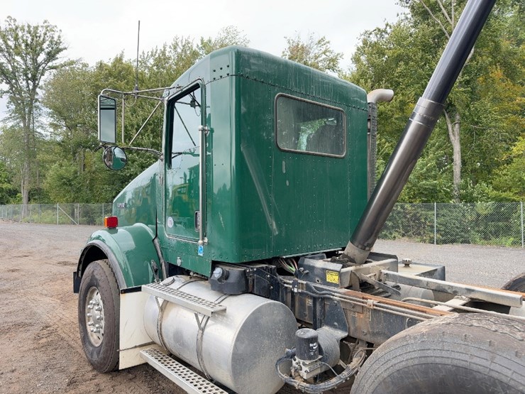 2016-kenworth-t800-image-13