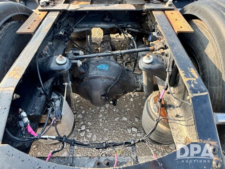 2019-peterbilt-567-image-39
