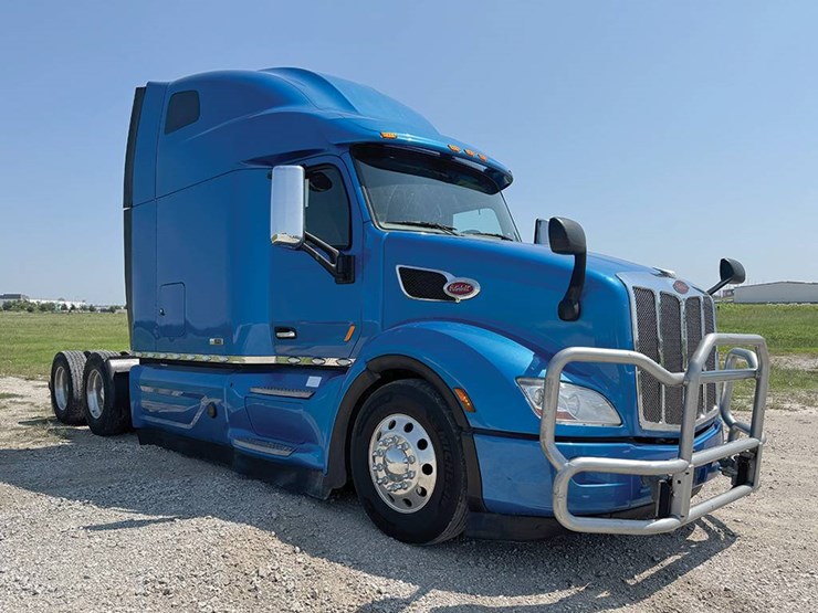2021-peterbilt-579-image-1