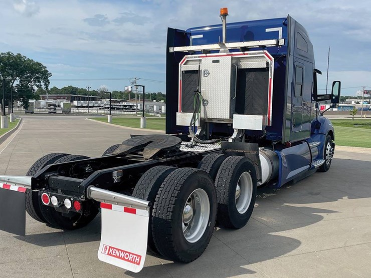 2022-kenworth-t680-image-4